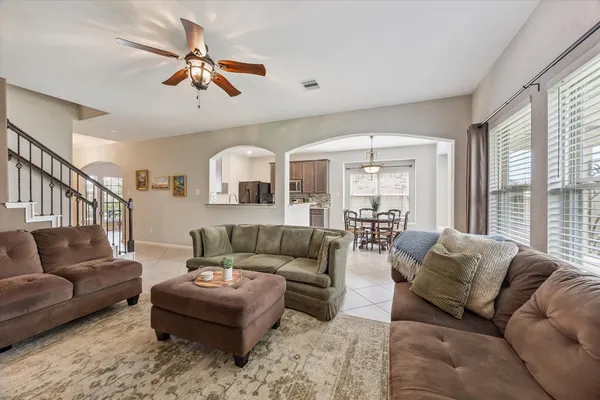 $2,600 | 346 Marble Springs Lane, La Marque, TX 77568