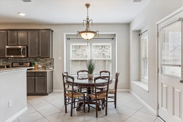 $2,600 | 346 Marble Springs Lane, La Marque, TX 77568