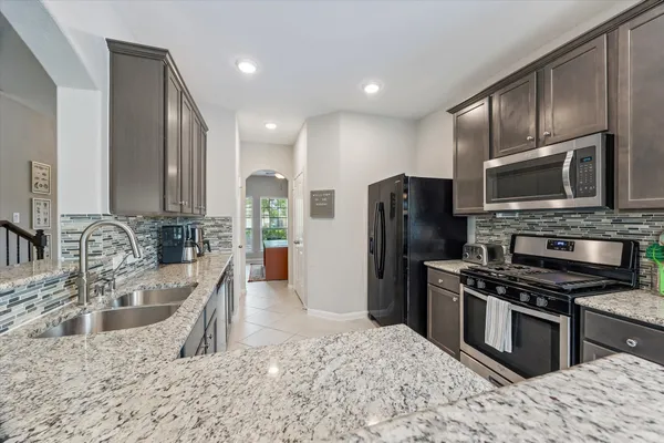 $2,600 | 346 Marble Springs Lane, La Marque, TX 77568