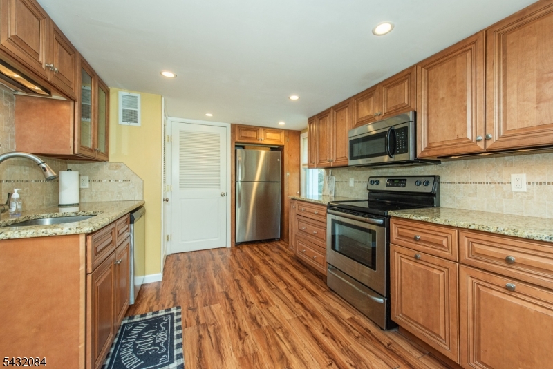 2 Red Mine Road Wanaque, NJ 07465 - Photo 10 of 28
