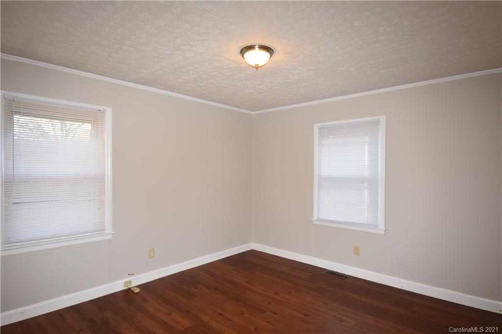 661 Reeves Court Charlotte, NC 28208 - Photo 14 of 30 Gallery Image 14