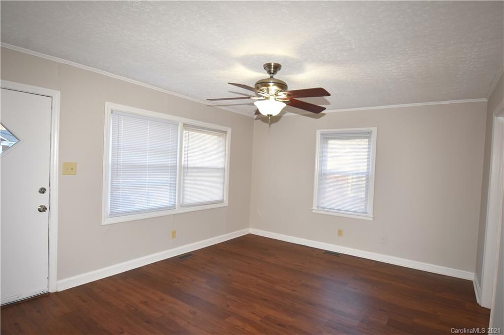 661 Reeves Court Charlotte, NC 28208 - Photo 4 of 30 Gallery Image 4