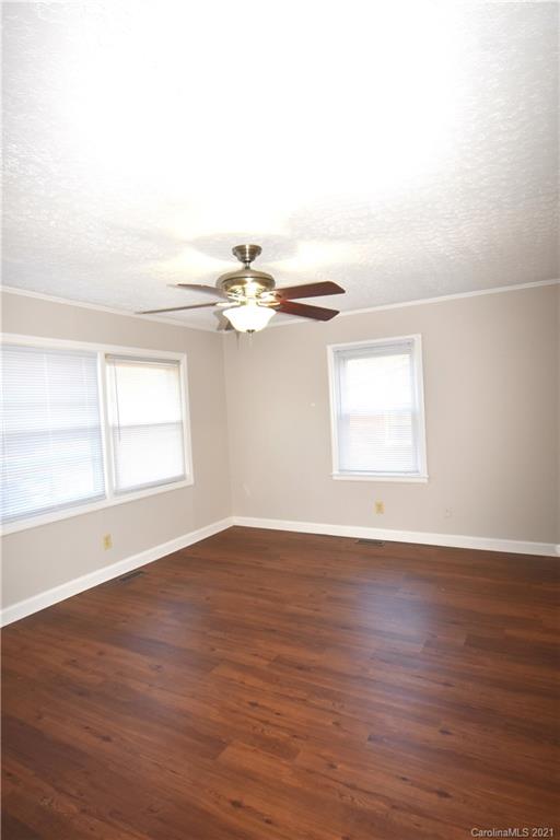 661 Reeves Court Charlotte, NC 28208 - Photo 5 of 30 Gallery Image 5
