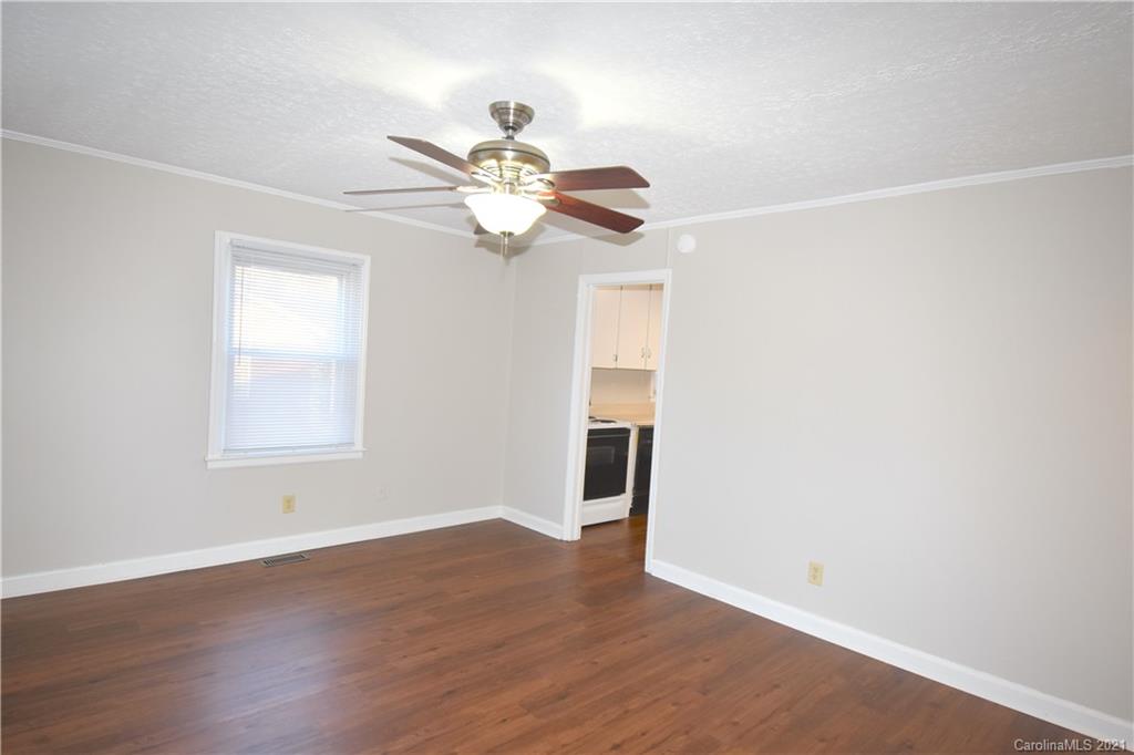 661 Reeves Court Charlotte, NC 28208 - Photo 7 of 30 Gallery Image 7
