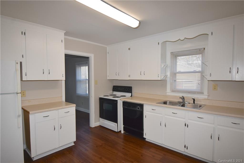 661 Reeves Court Charlotte, NC 28208 - Photo 8 of 30 Gallery Image 8