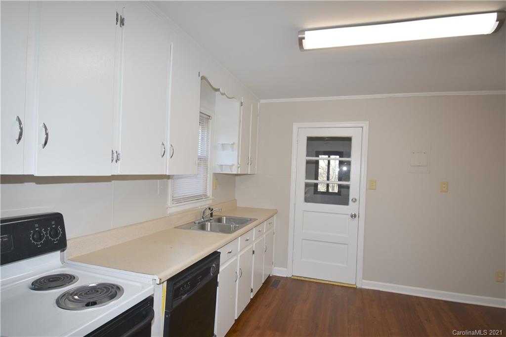 661 Reeves Court Charlotte, NC 28208 - Photo 9 of 30 Gallery Image 9