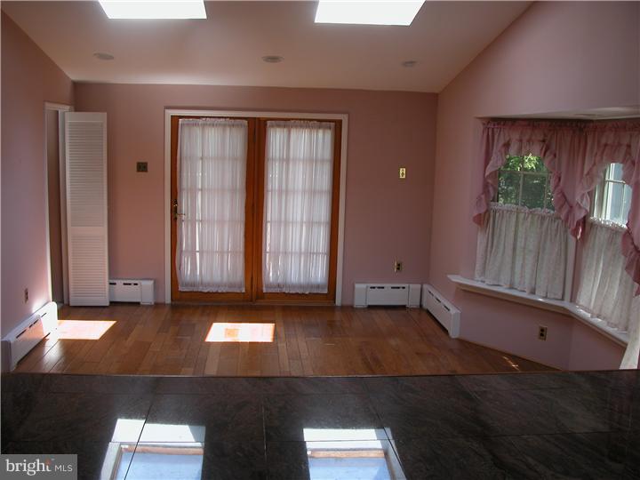 1547 Heather Road Huntingdon Valley, PA 19006 - Photo 4 of 11 Breakfast Room