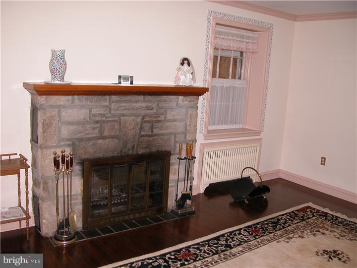 1547 Heather Road Huntingdon Valley, PA 19006 - Photo 5 of 11 Living Room