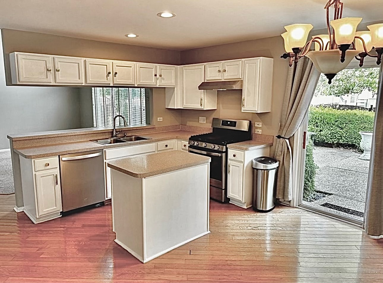 34165 North Goldenrod Road Round Lake, IL 60073 - Photo 9 of 42 Gallery Image 9