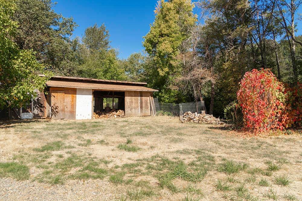 1018 Thompson Creek Road Selma, OR 97538 - Photo 23 of 37 27