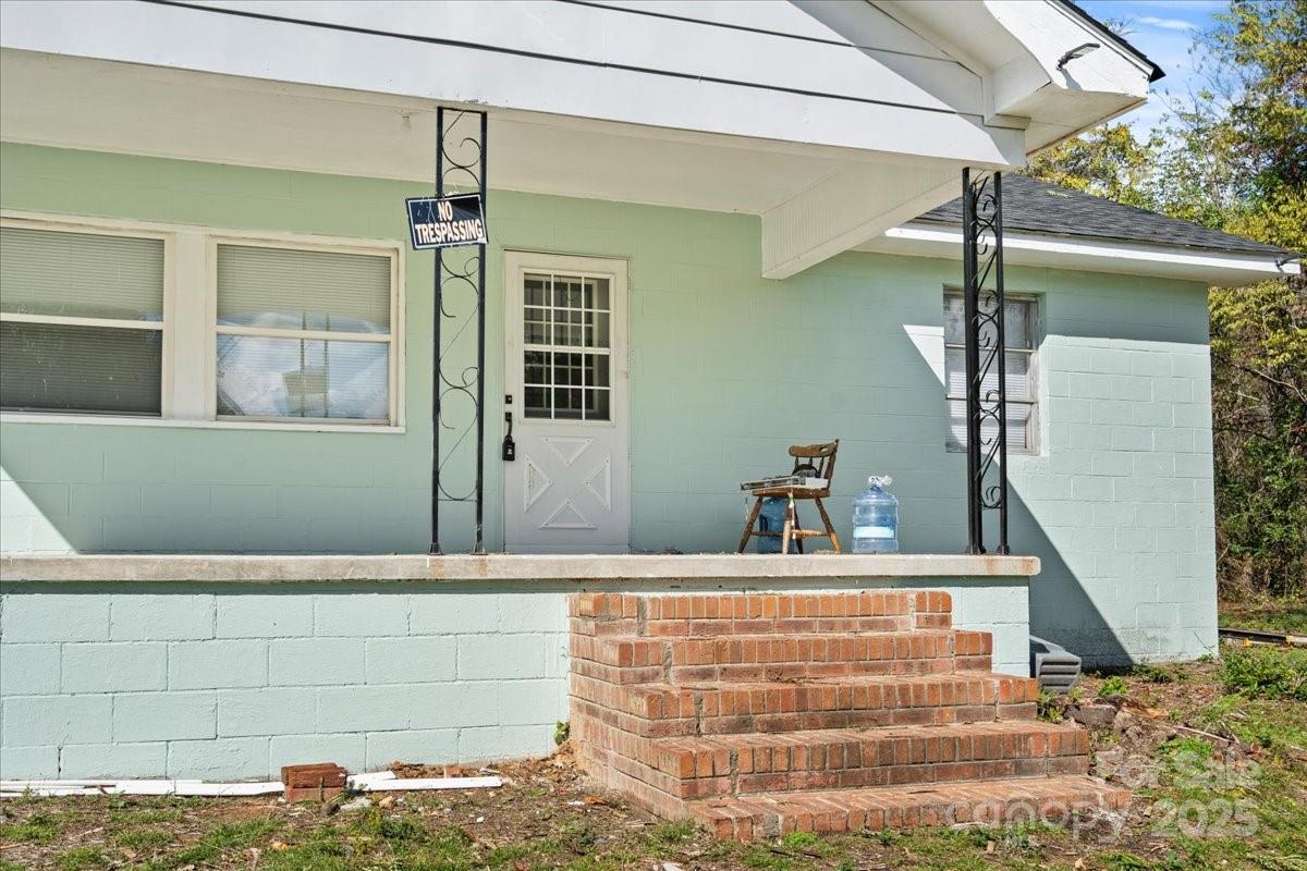 5155 Percy Lane Wallace, SC 29596 - Photo 27 of 33 a bathroom with a sink and a mirror