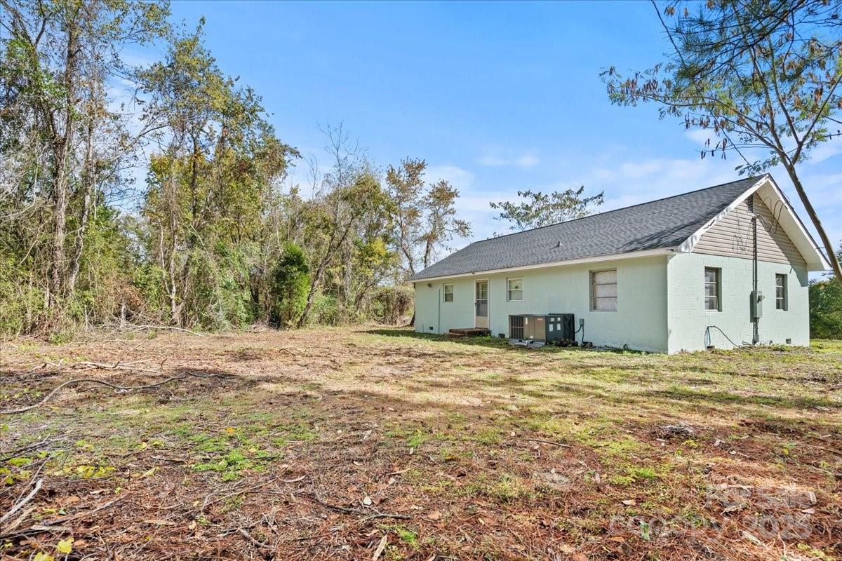 5155 Percy Lane Wallace, SC 29596 - Photo 8 of 33 a view of a house with a yard