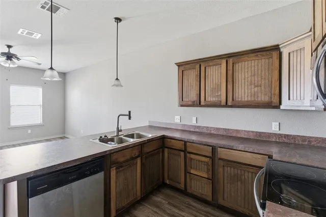 $1,300 | 101 Capps Street, Unit B, Rio Vista, TX 76093