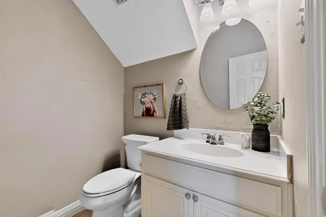 $2,200 | 2344 Southcourt Circle, Irving, TX 75038