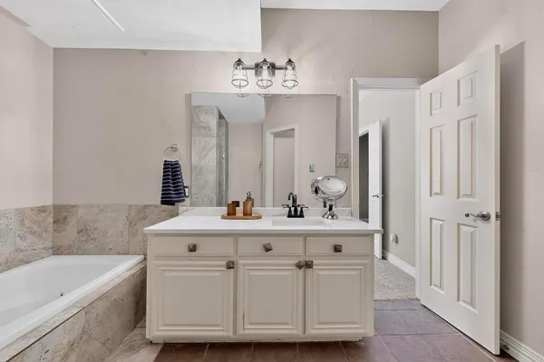 $2,200 | 2344 Southcourt Circle, Irving, TX 75038