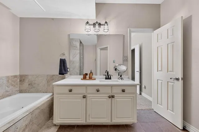 $2,200 | 2344 Southcourt Circle, Irving, TX 75038