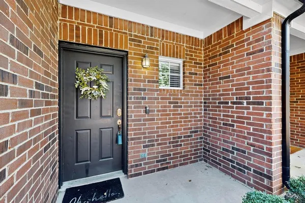 $2,200 | 2344 Southcourt Circle, Irving, TX 75038