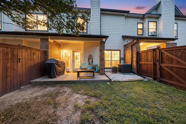 $2,200 | 2344 Southcourt Circle, Irving, TX 75038