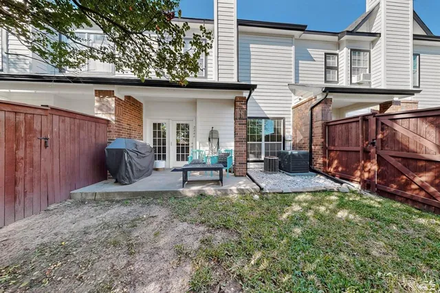 $2,200 | 2344 Southcourt Circle, Irving, TX 75038