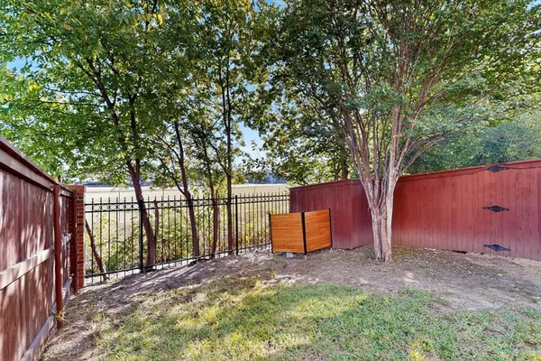 $2,200 | 2344 Southcourt Circle, Irving, TX 75038