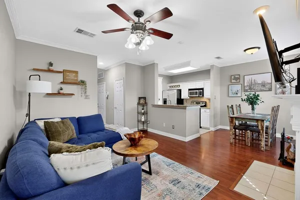 $2,200 | 2344 Southcourt Circle, Irving, TX 75038