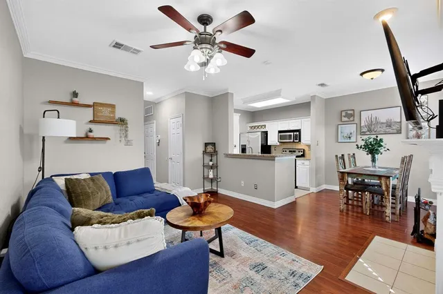 $2,200 | 2344 Southcourt Circle, Irving, TX 75038