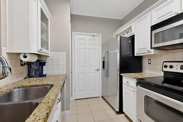 $2,200 | 2344 Southcourt Circle, Irving, TX 75038