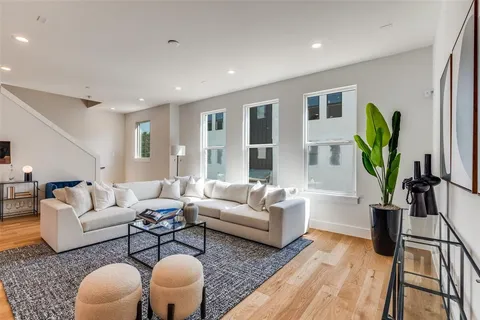 $539,900 | 3940 Spring Valley Road, Unit 3, Farmers Branch, TX 75244