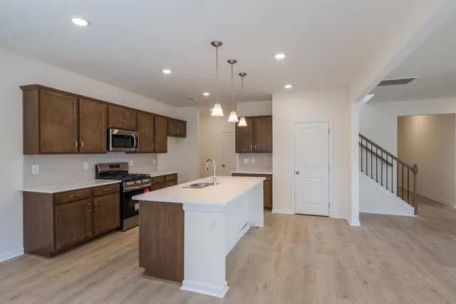 $439,990 | 572 Nightengale Ridge Drive, Columbia, TN 38401