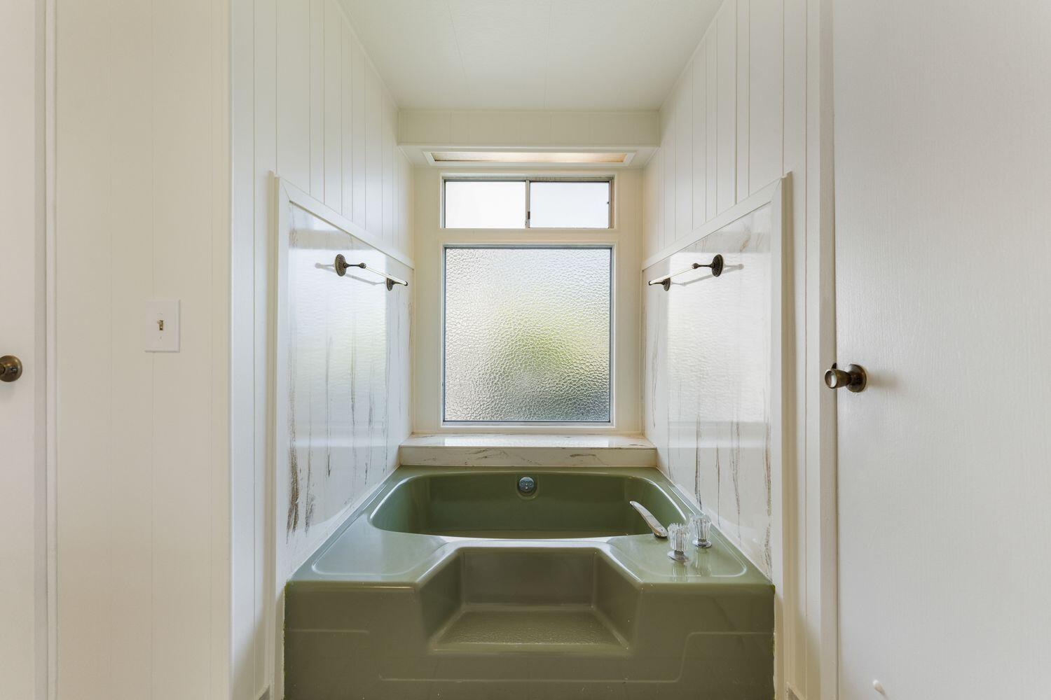 6180 Via Real, Unit 118 Carpinteria, CA 93013 - Photo 21 of 37 a bathroom with a tub shower and window