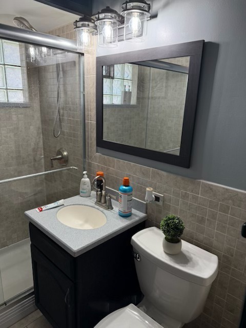 316 Mohawk Street Park Forest, IL 60466 - Photo 18 of 26 a bathroom with a sink and a mirror