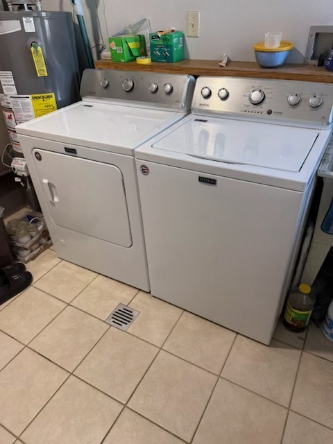 316 Mohawk Street Park Forest, IL 60466 - Photo 20 of 26 a utility room with dryer and washer