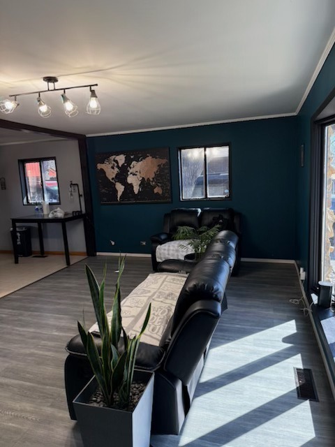 316 Mohawk Street Park Forest, IL 60466 - Photo 6 of 26 a view of a livingroom with furniture and window