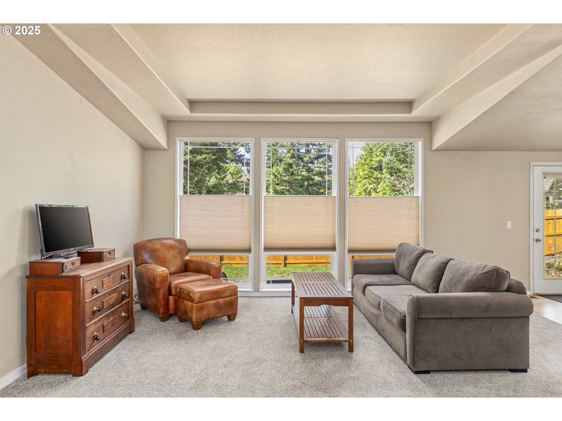 193 Northwest Iman Cemetery Road Stevenson, WA 98648 - Photo 13 of 38 Living Room
