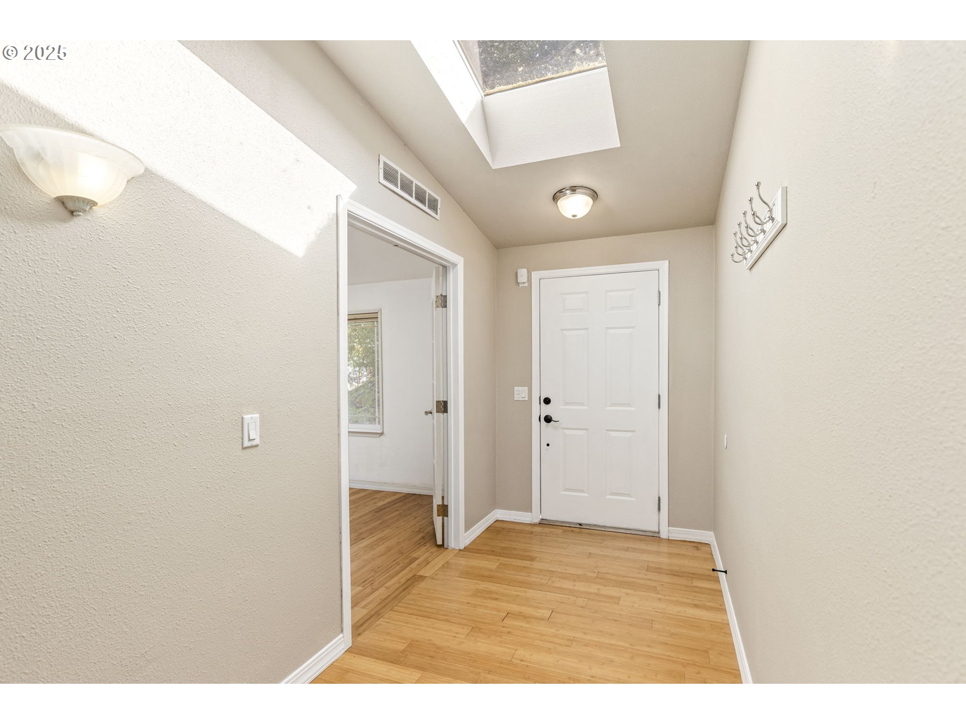 193 Northwest Iman Cemetery Road Stevenson, WA 98648 - Photo 6 of 38 Hallway