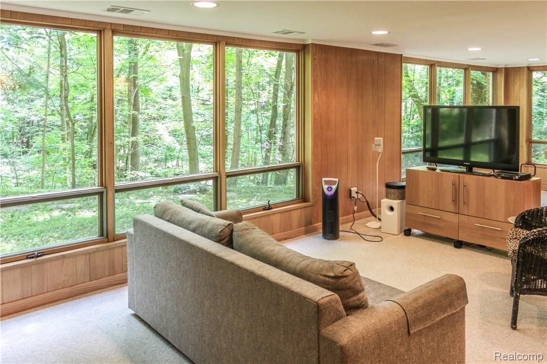 34000 Quaker Valley Road Farmington, MI 48331 - Photo 27 of 34 Rec Room