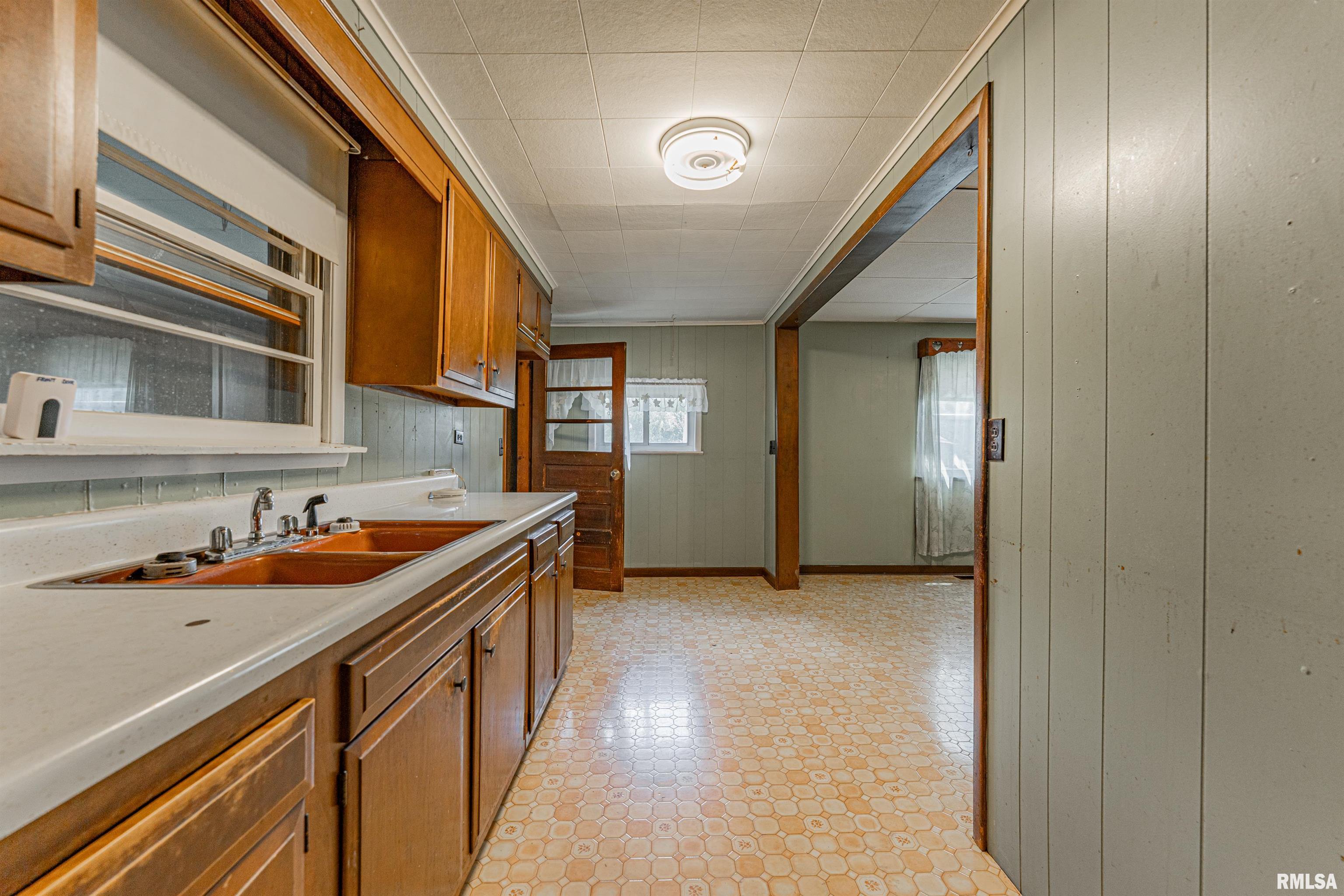 710 South Cedar Street Delavan, IL 61734 - Photo 8 of 27