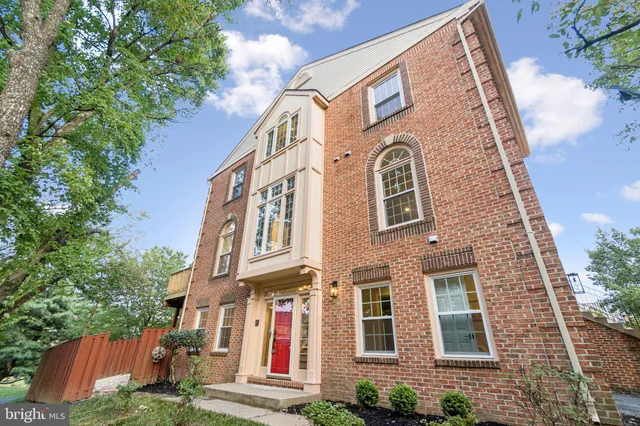 $789,900 | 6481 Sharon Kay Court, Alexandria, VA 22310