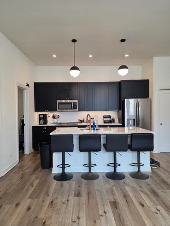 $3,595 | 621 West Belmont Avenue, Unit 405, Chicago, IL 60657