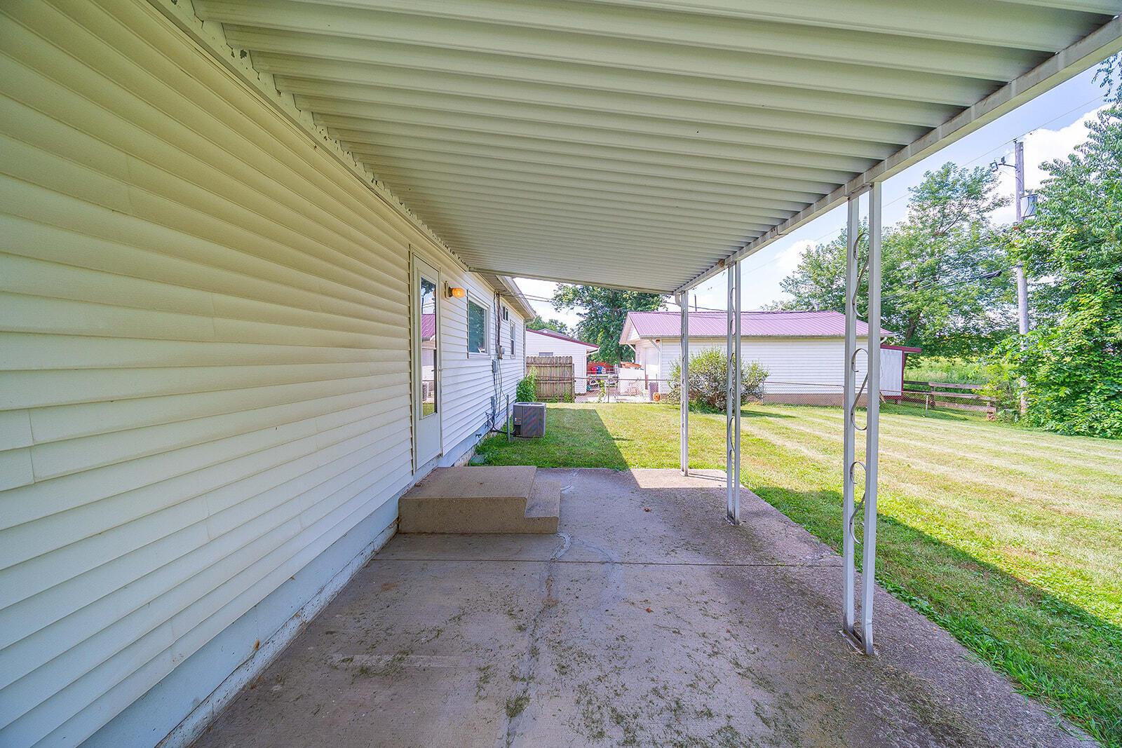 5289 Rampart Road Columbus, OH 43207 - Photo 43 of 46 Great covered porth