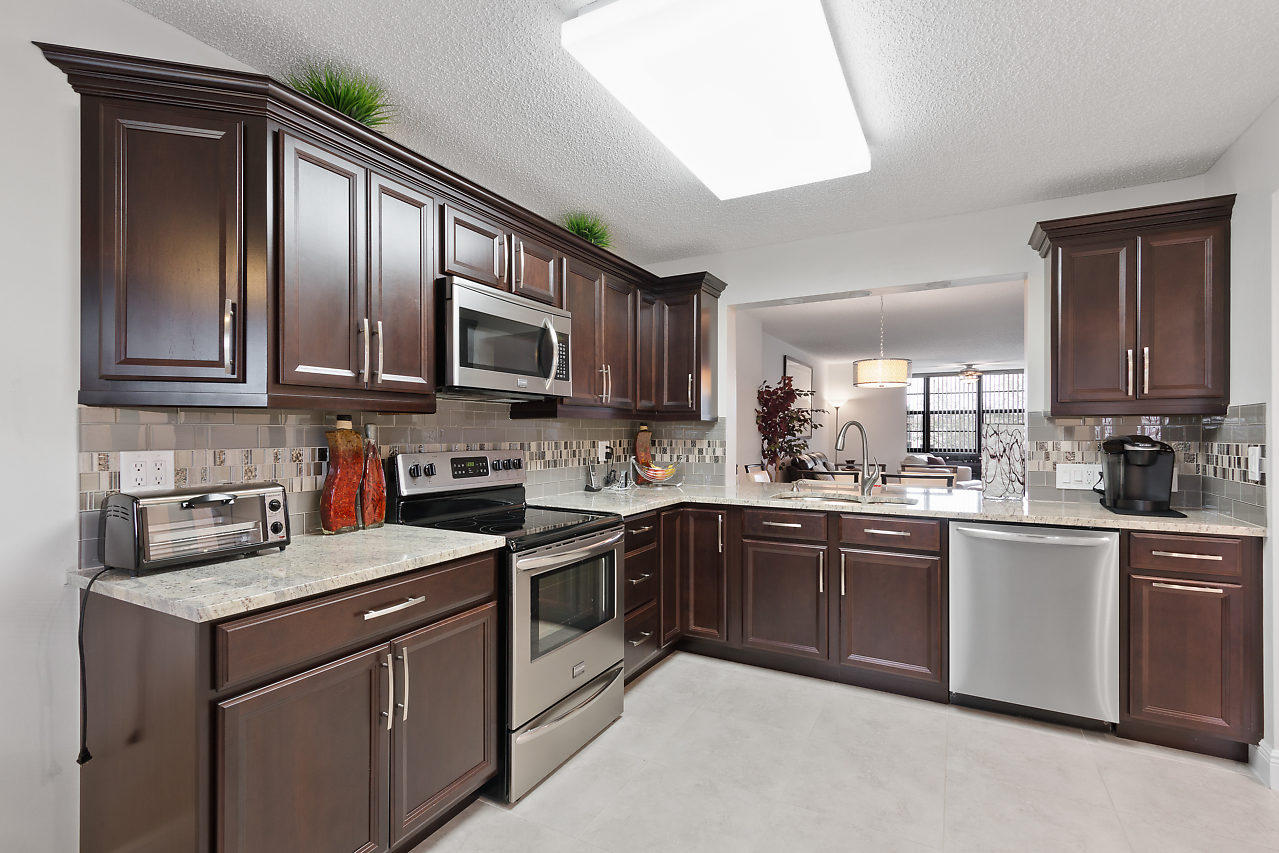 15074 Witney Road, Unit 309 Delray Beach, FL 33484 - Photo 3 of 22 Kitchen