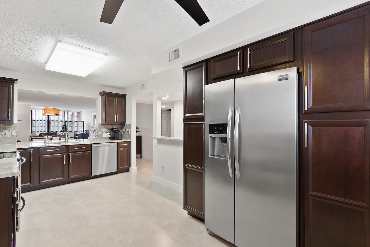 15074 Witney Road, Unit 309 Delray Beach, FL 33484 - Photo 4 of 22 Kitchen