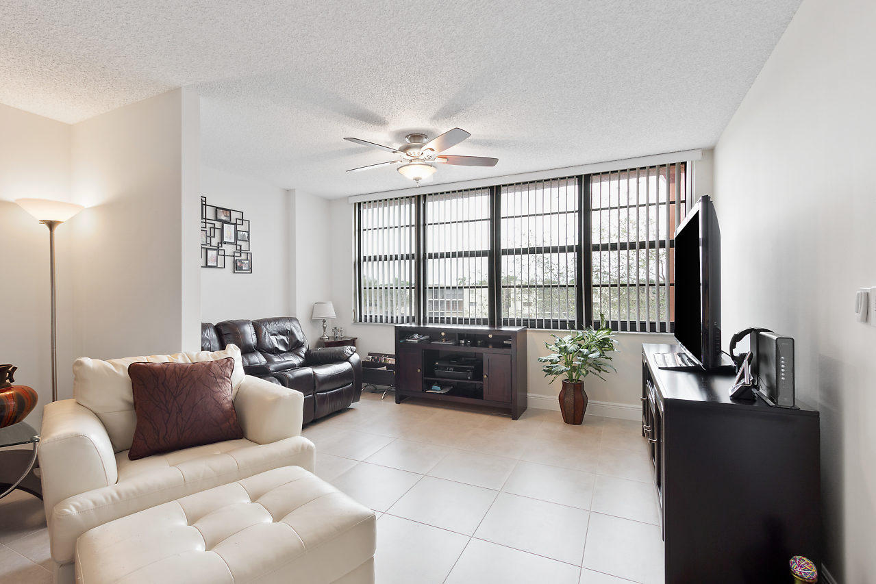 15074 Witney Road, Unit 309 Delray Beach, FL 33484 - Photo 9 of 22 Living Room