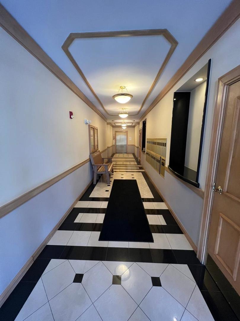 660 McHenry Road, Unit 107 Wheeling, IL 60090 - Photo 4 of 24 a view of an entryway