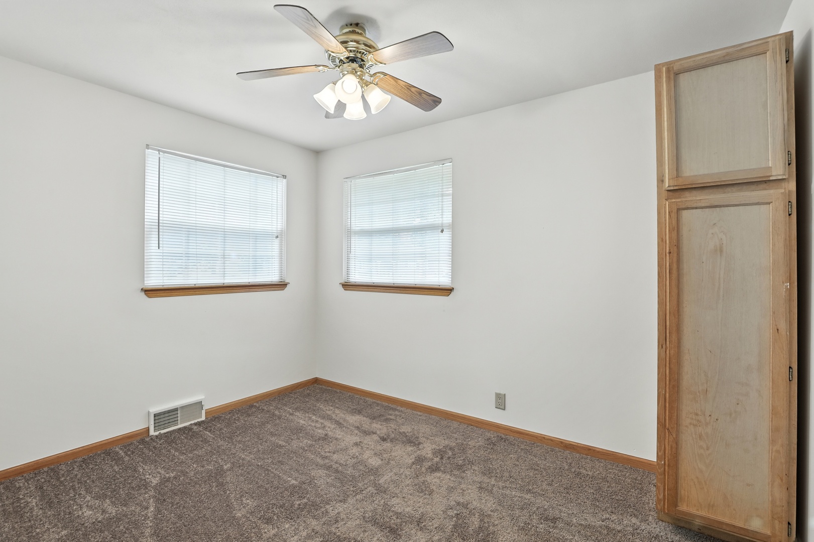 1401 20th Street Zion, IL 60099 - Photo 12 of 30 a view of an empty room with a window