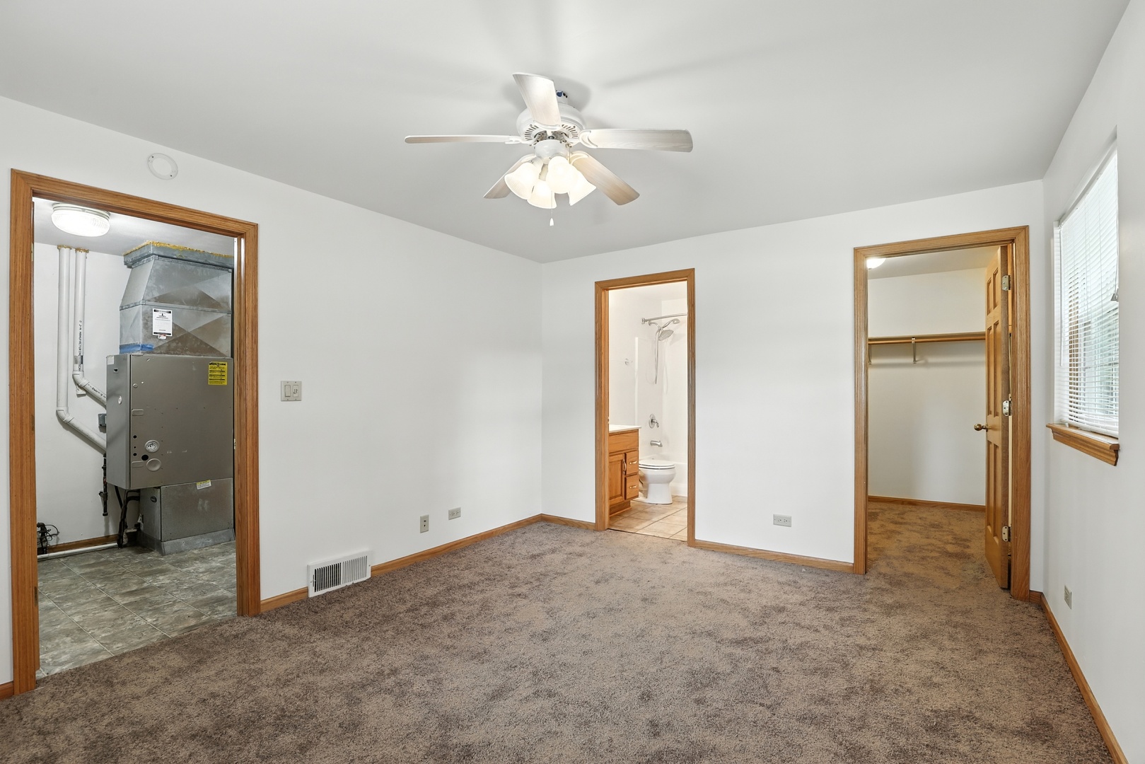 1401 20th Street Zion, IL 60099 - Photo 19 of 30 wooden floor in an empty room and a bathroom