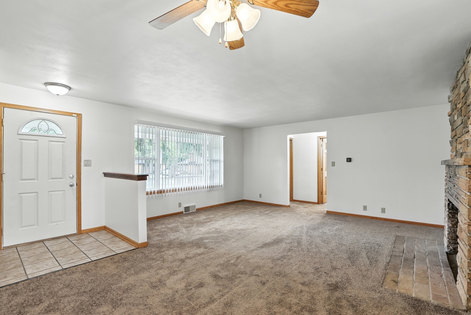 1401 20th Street Zion, IL 60099 - Photo 3 of 30 an empty room with windows