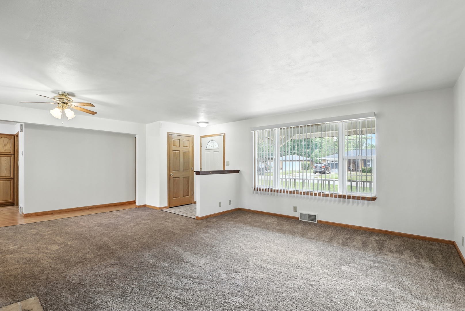 1401 20th Street Zion, IL 60099 - Photo 4 of 30 a view of an empty room with a window