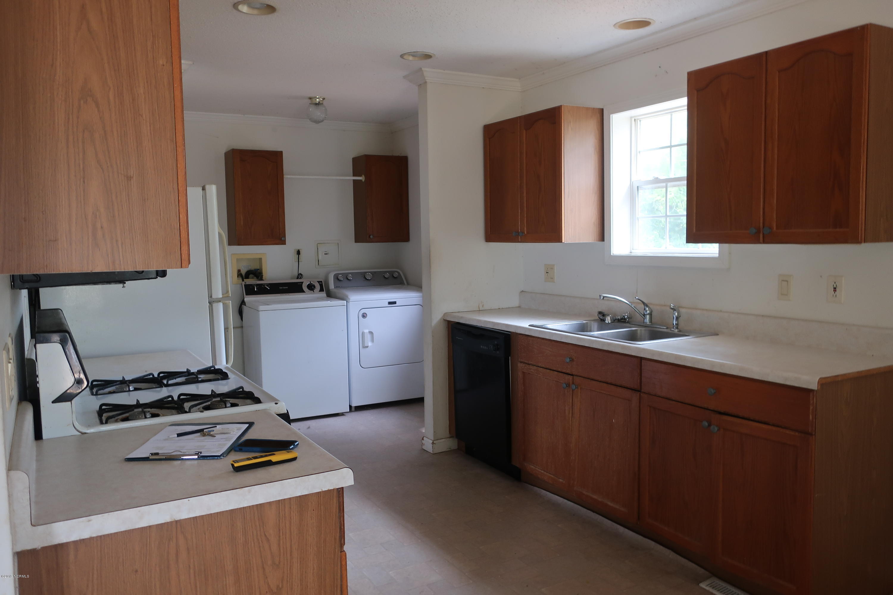 1091 Swan Point Reef Road Washington, NC 27889 - Photo 7 of 11 007 Swan Point kitchen
