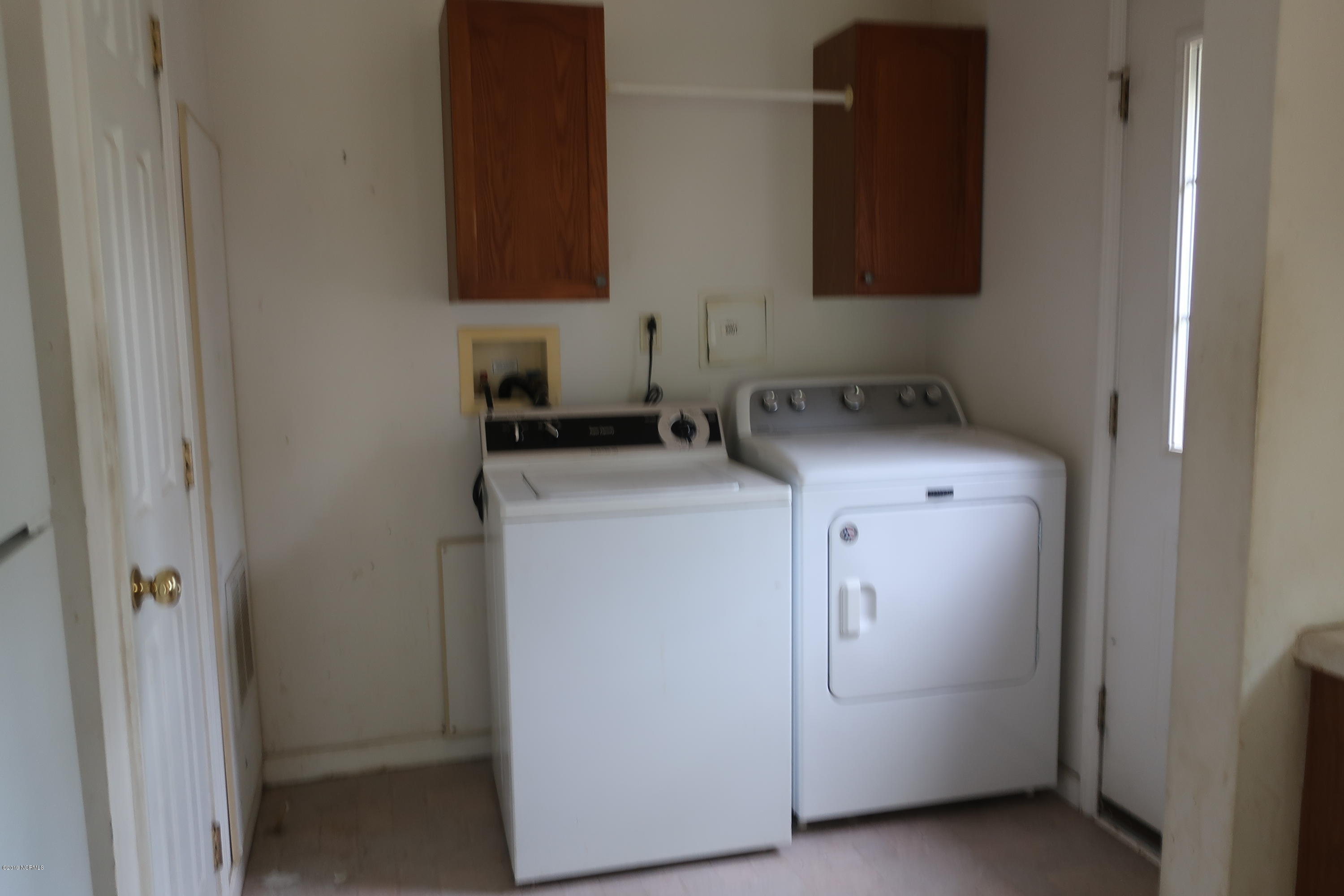 1091 Swan Point Reef Road Washington, NC 27889 - Photo 8 of 11 008 laundry area